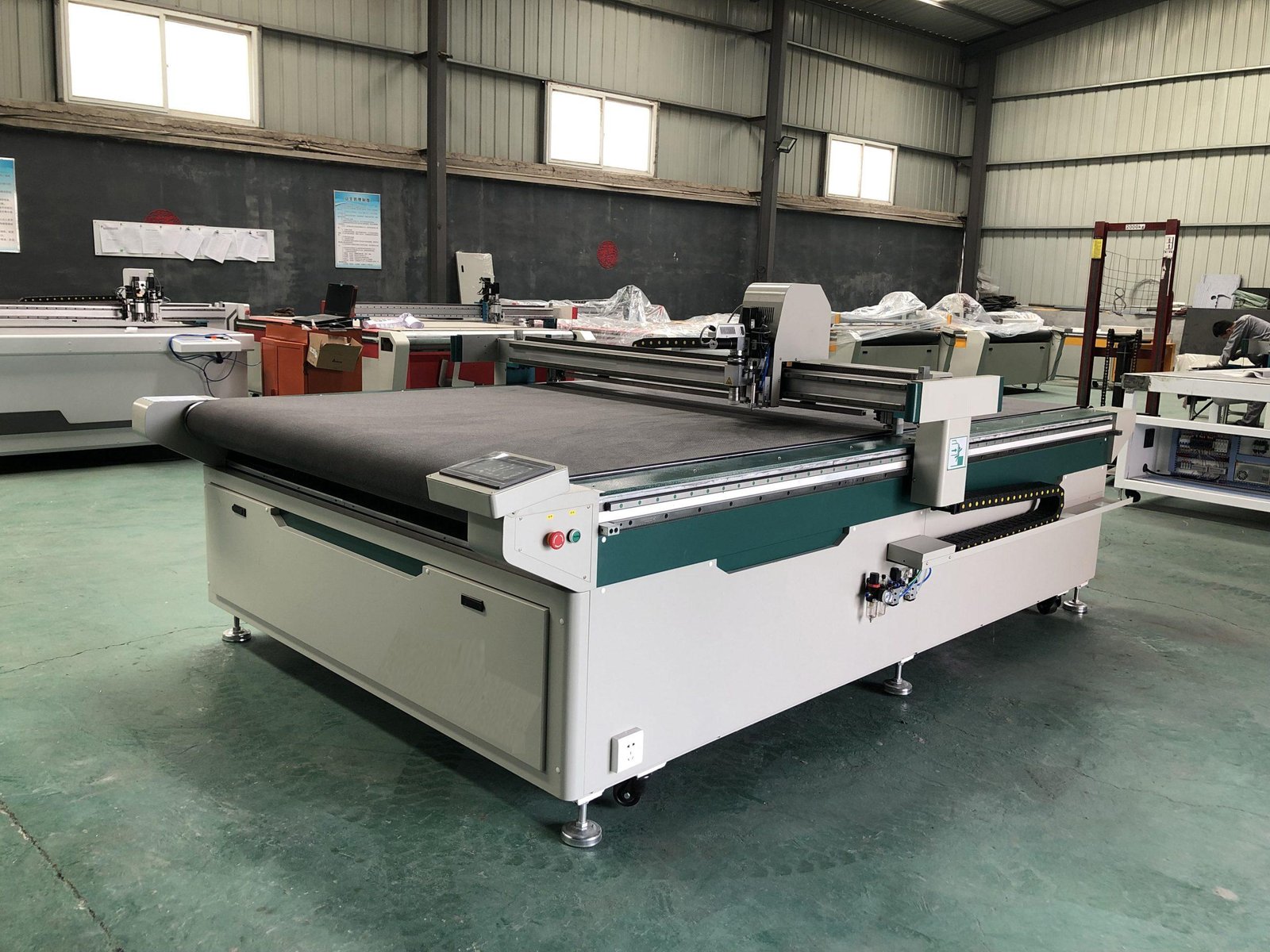 auto feeding cnc oscillating knife cutting machine cloth cutting