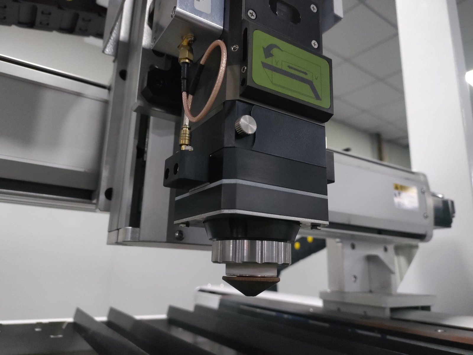small fiber laser cutting machine