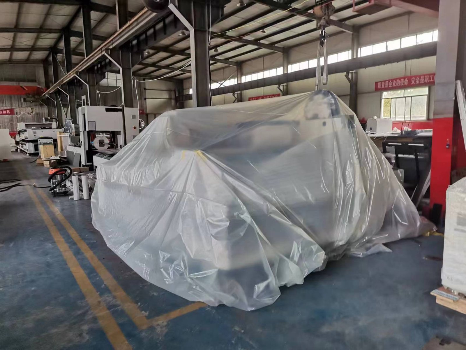 Fiber laser cutting machine