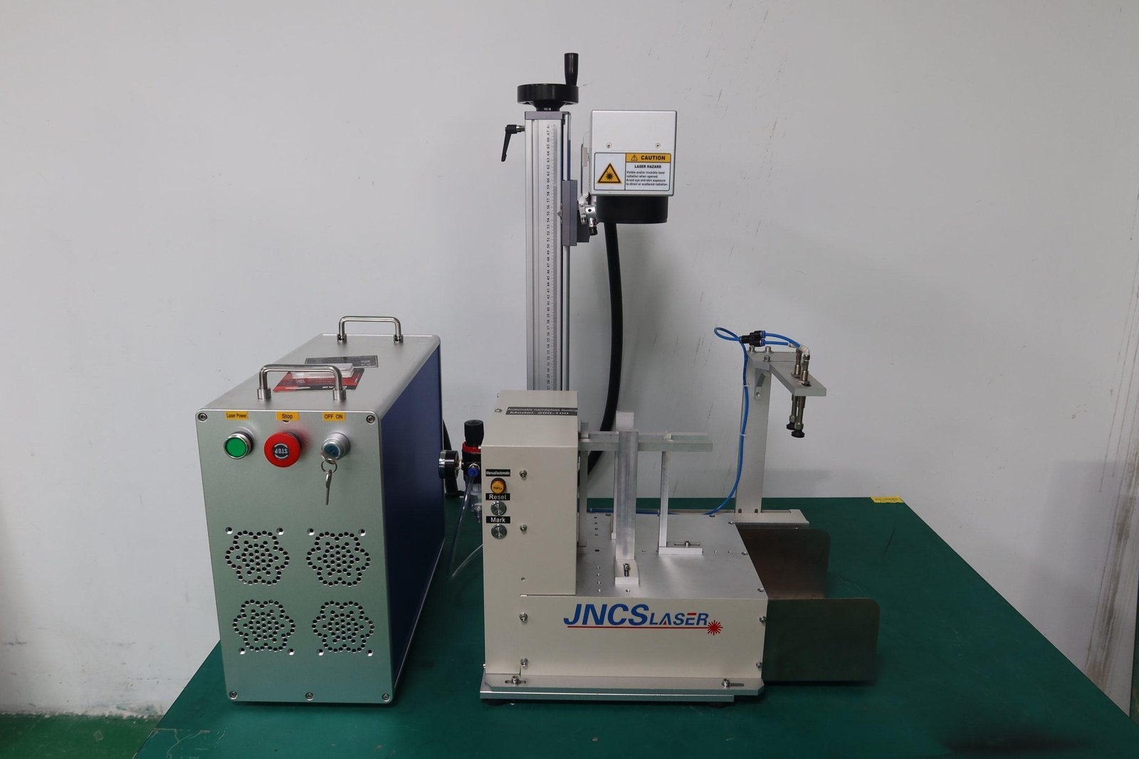 fiber laser marking machine for nameplate with automatic nameplate tool