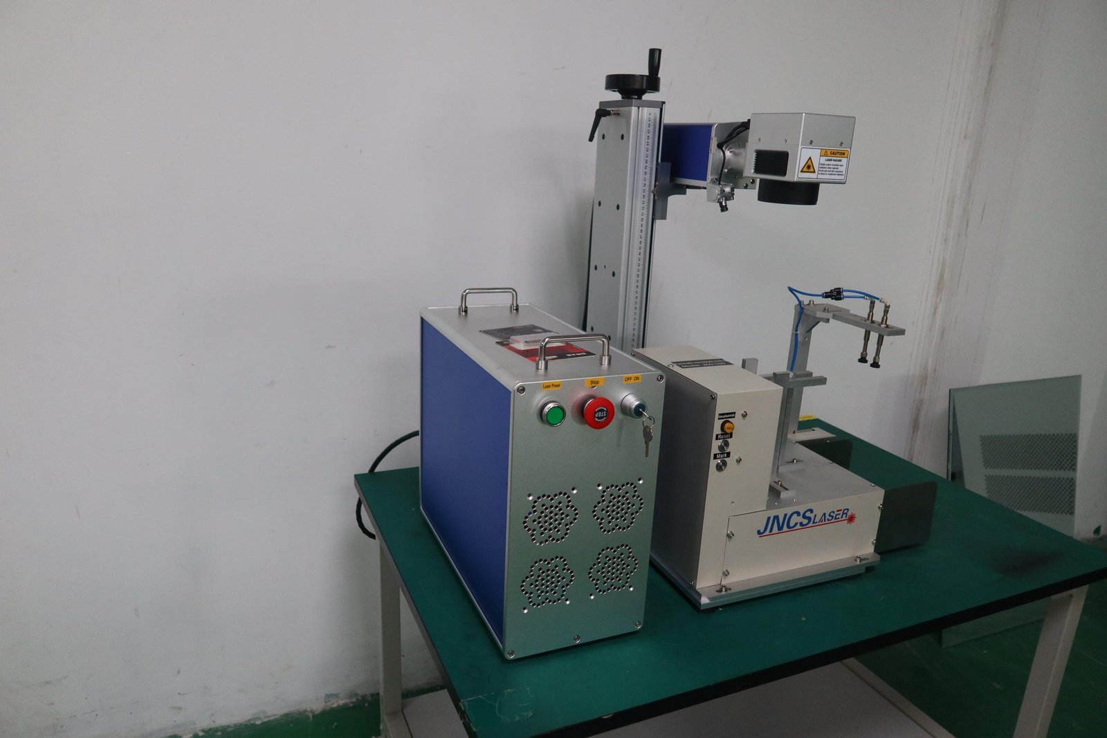 fiber laser marking machine for nameplate with automatic nameplate tool