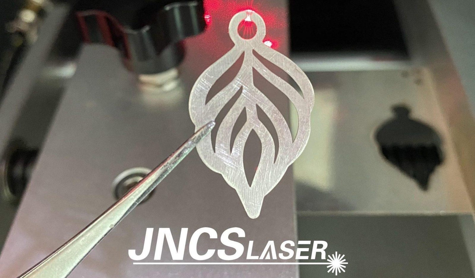 JPT Mopa 100w fiber laser marking machine jewelry name letter cutting