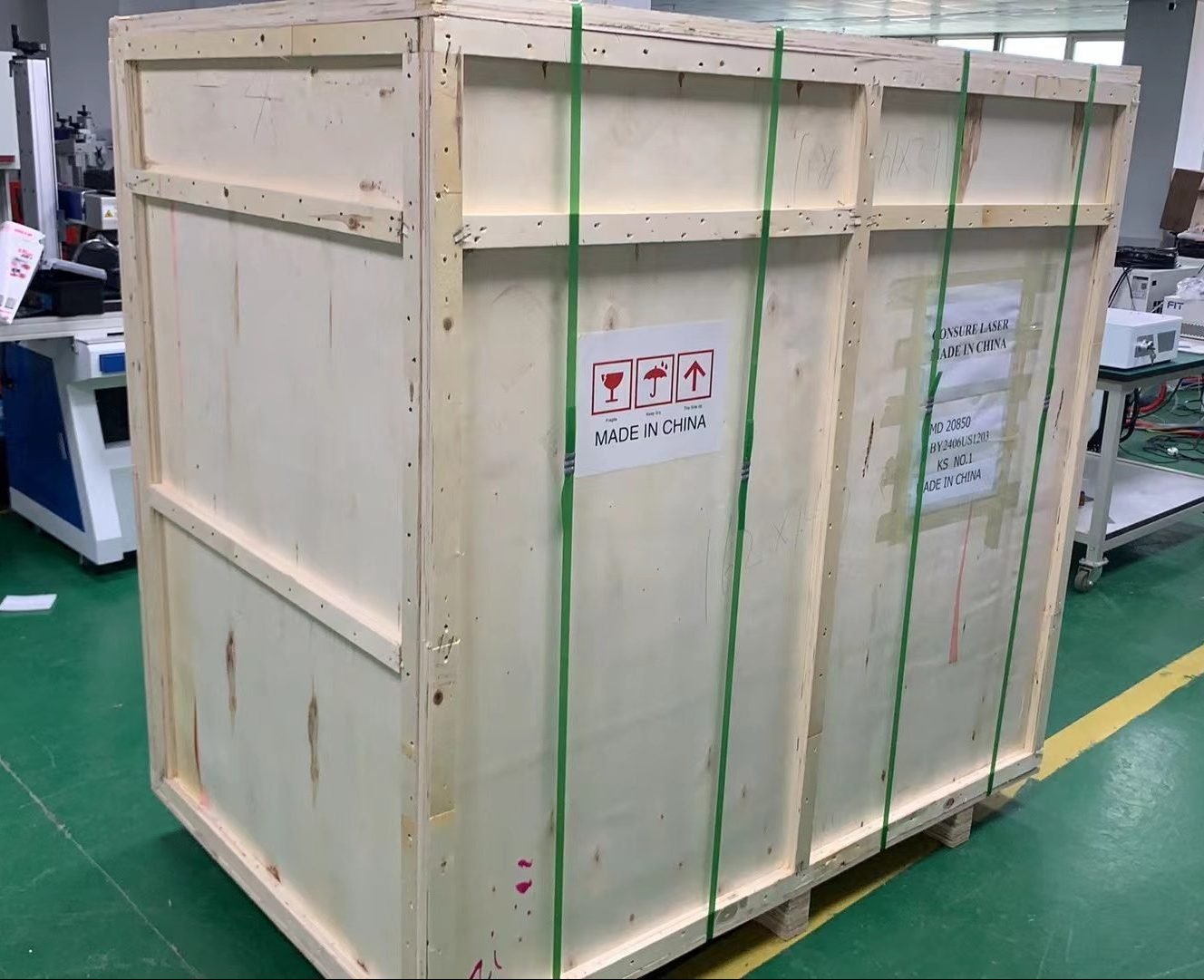 UV laser marking machine with CCD positioning system and conveyor belt batch marking