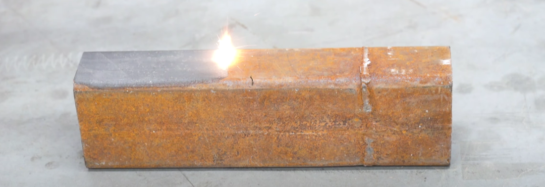 آلة التنظيف بالليزر