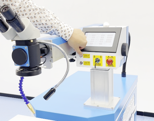 New Design Small 200W Laser Welding Machine for Repairing Mold