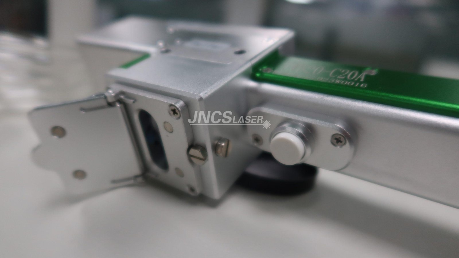 Small Handheld 1.5kw 2kw Fiber Laser Cleaning Machine for rust cleaning