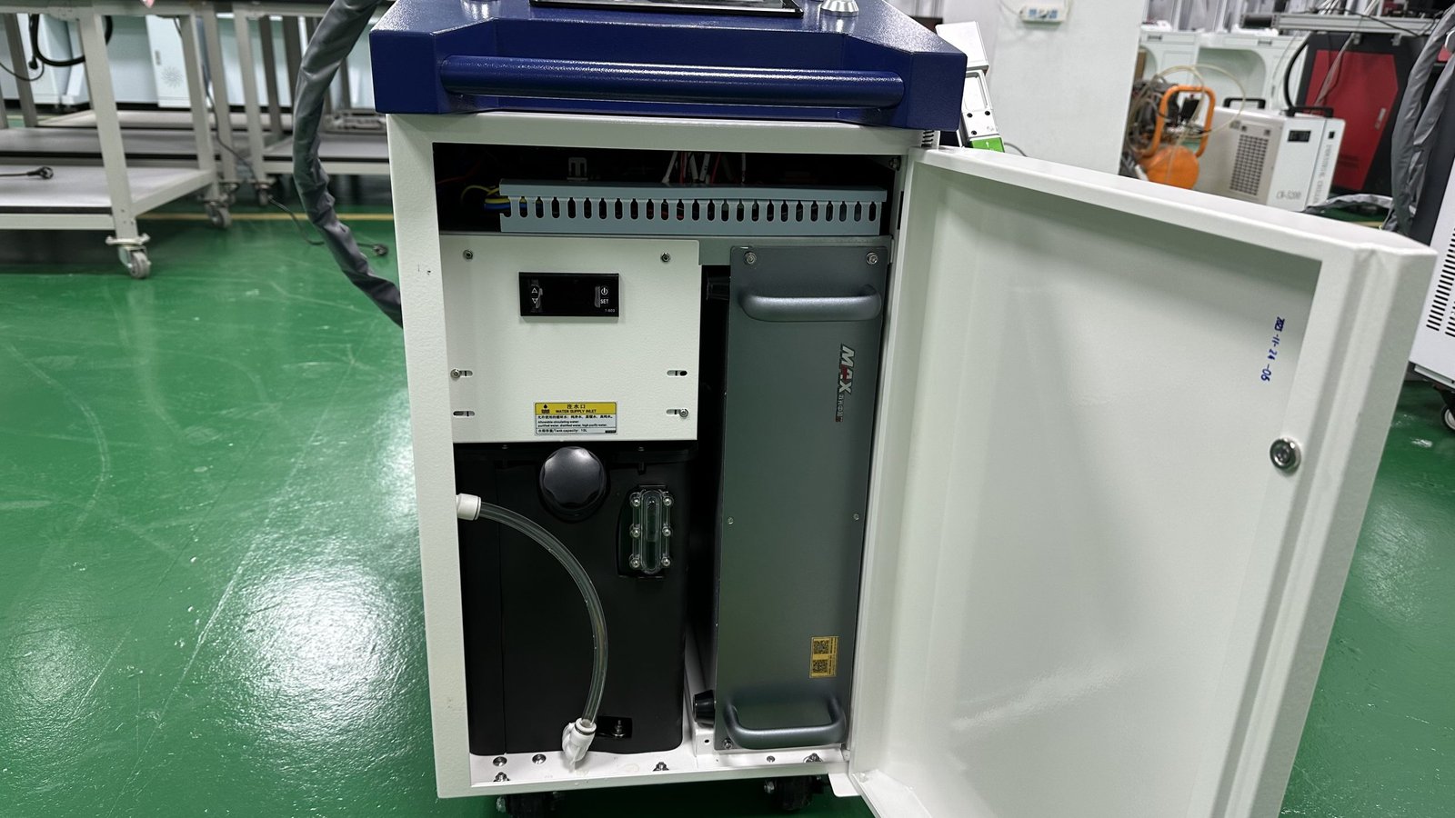 Small Handheld 1.5kw 2kw Fiber Laser Cleaning Machine for rust cleaning