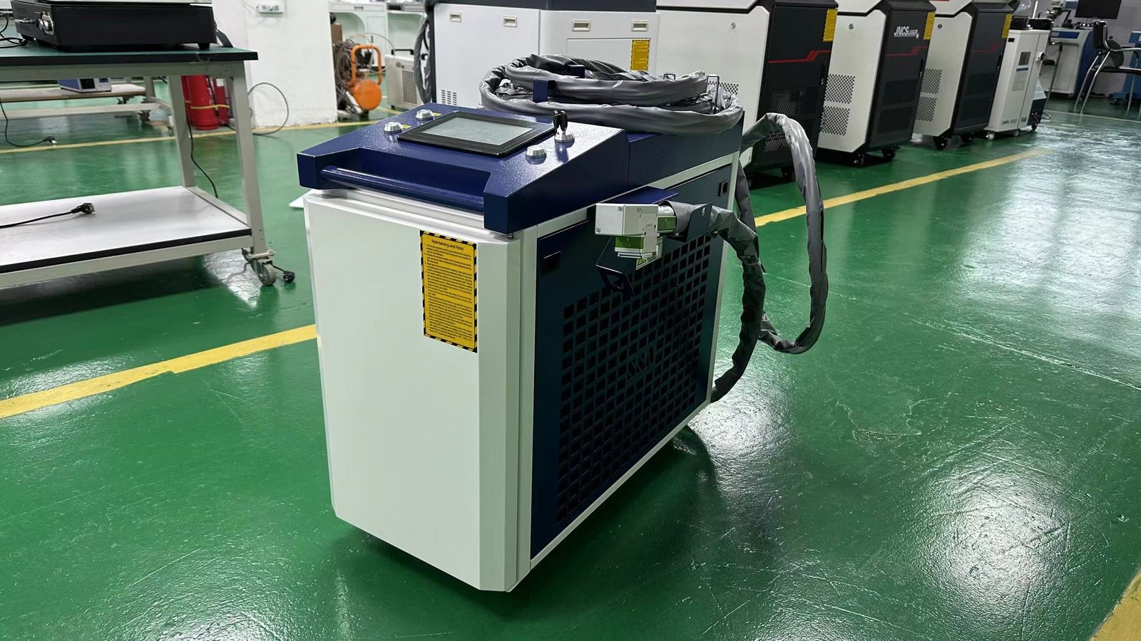 Small Handheld 1.5kw 2kw Fiber Laser Cleaning Machine for rust cleaning