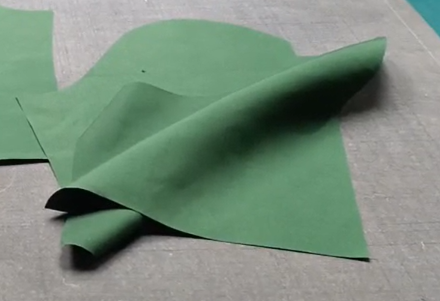 CNC oscillating knife cutting machines are used for cutting a variety of materials such as leather, fabric, cardboard, foam, and other soft materials. Here are some of the main features of these machines: