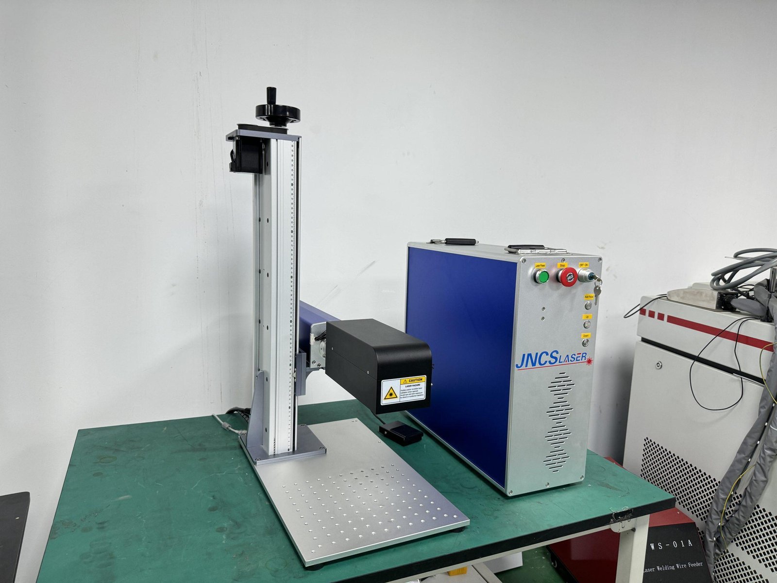 100W Desktop 3D Dynamic Focusing Fiber Laser Marking Machine for Curved Surface Marking And Deep Relief Engraving