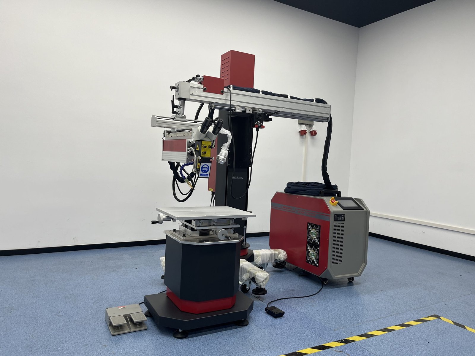 QCW150W 300W High Qulity Fiber Laser Welding Machine with Big Crane