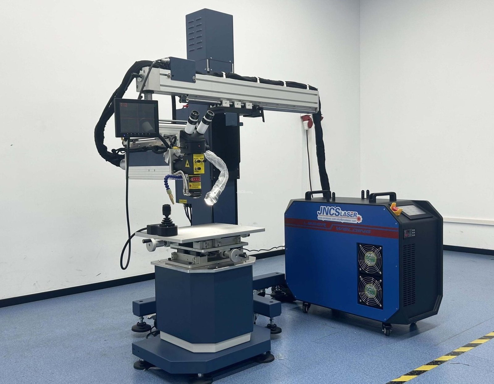 QCW300W High Precision Fiber Laser Welding Machine with big crane