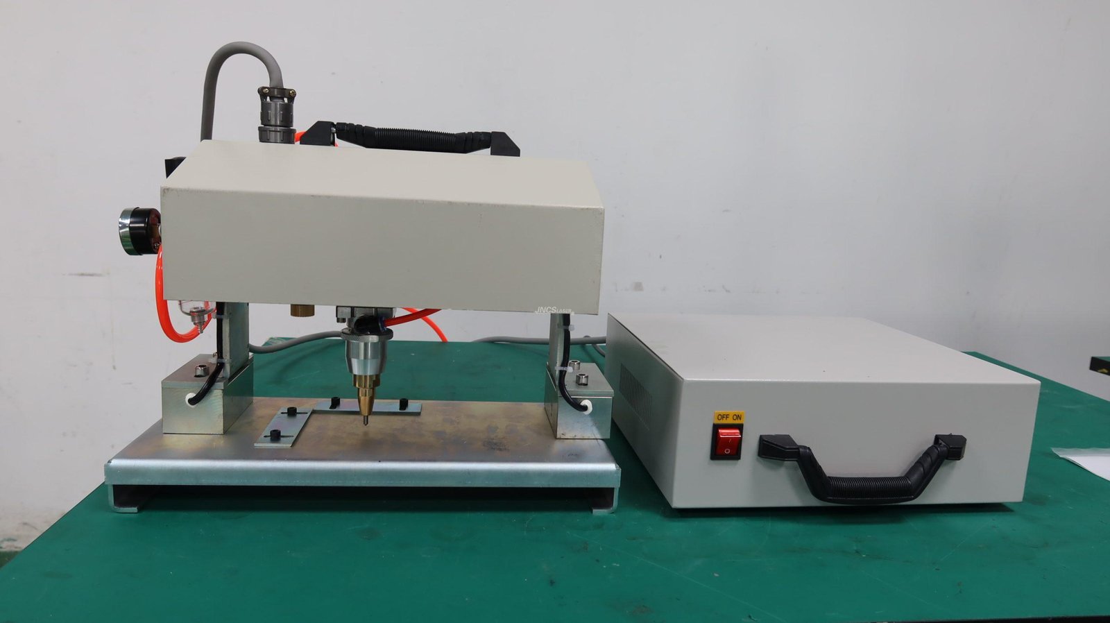 Protable cnc pneumatic dot peen marking machine metal nameplate and metal part