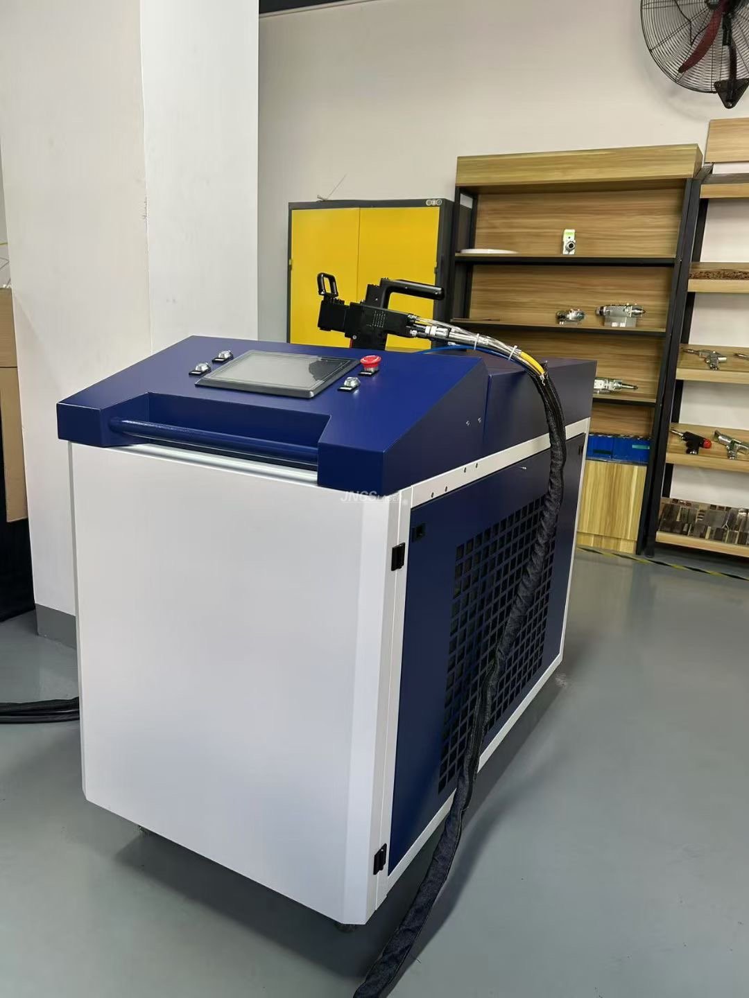 High Efficiency 6KW Continuous Fiber Laser Cleaning Machine for Rust Cleaning